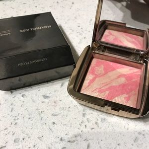 Hourglass Ambient Lighting Blush - Luminous flush